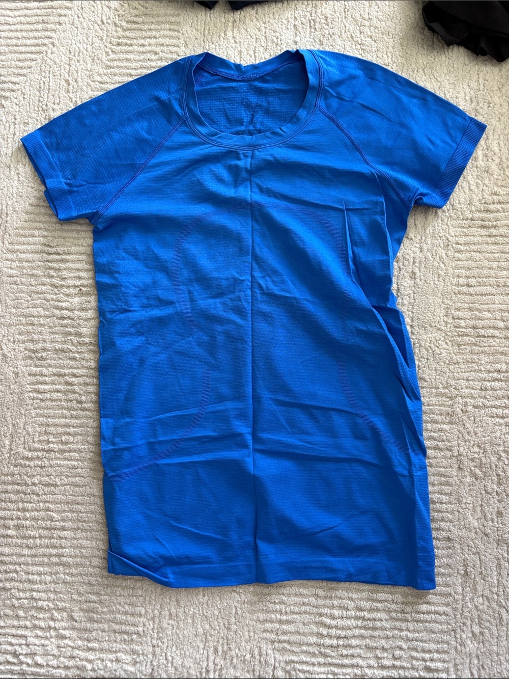 Women’s Lululemon Swiftly Tech ShortSleeve 2.0
Hip Length
Size 6- blue